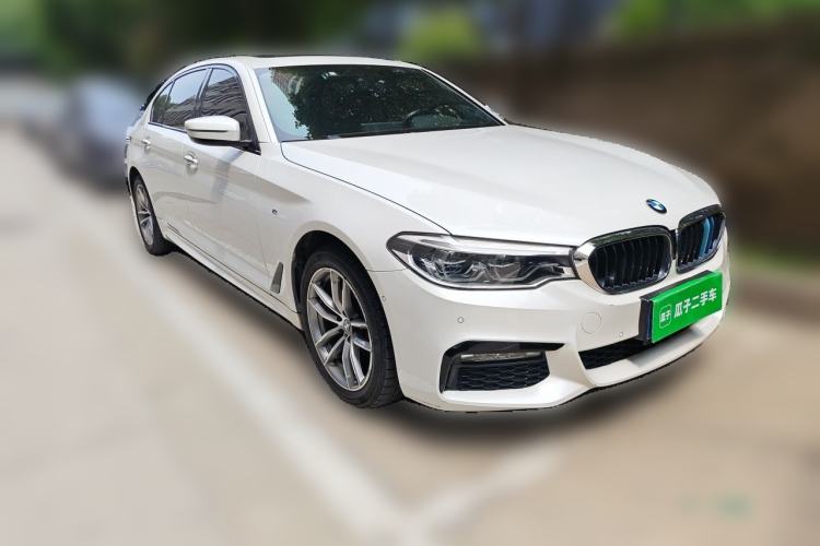 Used BMW 5 Series 2018 525Li M Sport Package Front Right 45 Deg