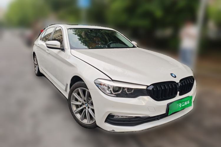 Used BMW 5 Series 2018 528Li Launch Special Edition Front Right 45 Deg
