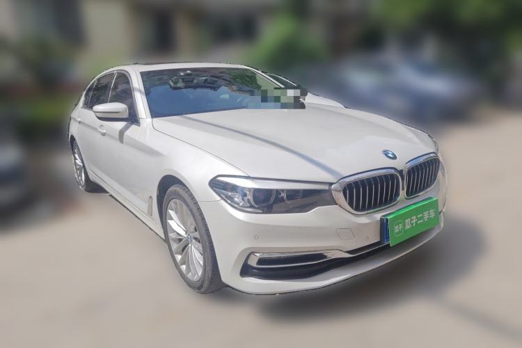 Used BMW 5 Series 2018 Facelifted 530Li xDrive Luxury Package Front Right 45 Deg