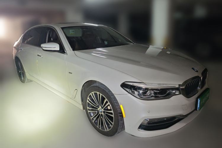 Used BMW 5 Series 2018 Facelifted 530Li Luxury Edition Premium Package Front Right 45 Deg
