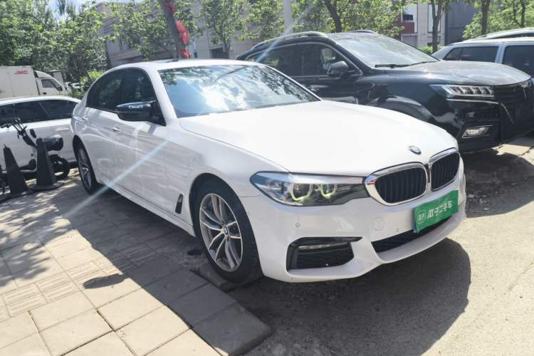Used BMW 5 Series 2018 525Li M Sport Package Front Right 45 Deg