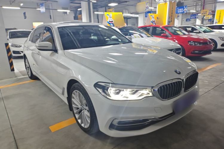 Used BMW 5 Series 2018 Facelifted 530Li xDrive Luxury Package Front Right 45 Deg