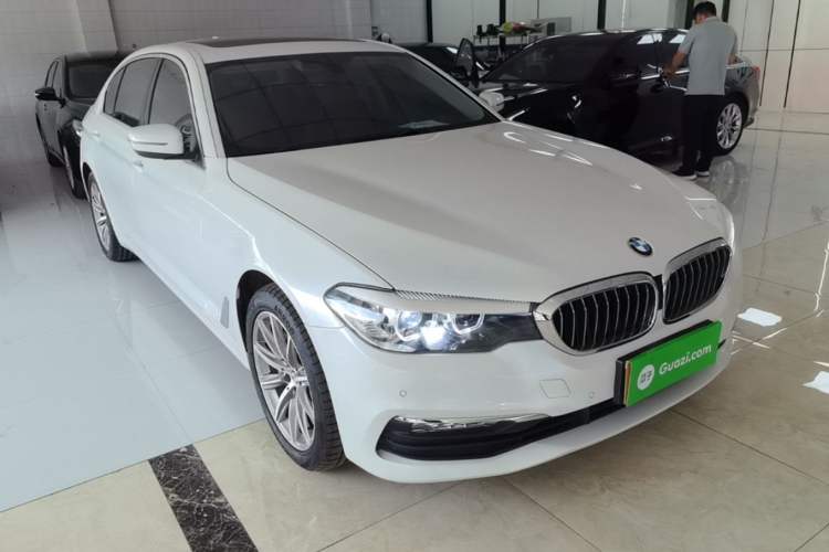 Used BMW 5 Series 2018 528Li Launch Special Edition Front Right 45 Deg