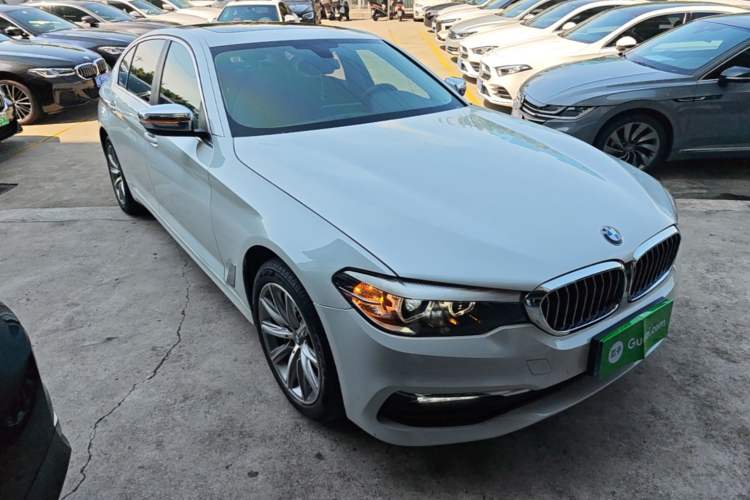 Used BMW 5 Series 2018 528Li Launch Special Edition Front Right 45 Deg