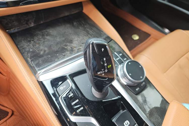 Used BMW 5 Series 2018 530Li Luxury Edition M Sport Package Gear Lever