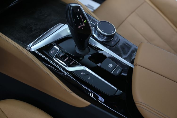 Used BMW 5 Series 2018 Restyled 530Li Luxury Edition M Sport Package Gear Lever