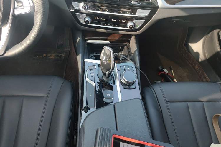 Used BMW 5 Series 2018 525Li Luxury Package Gear Lever