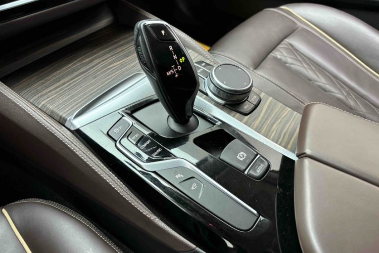 Used BMW 5 Series 2018 Facelifted 530Li Luxury Edition Premium Package Gear Lever