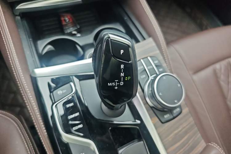 Used BMW 5 Series 2018 Facelifted 530Li Luxury Edition Premium Package Gear Lever