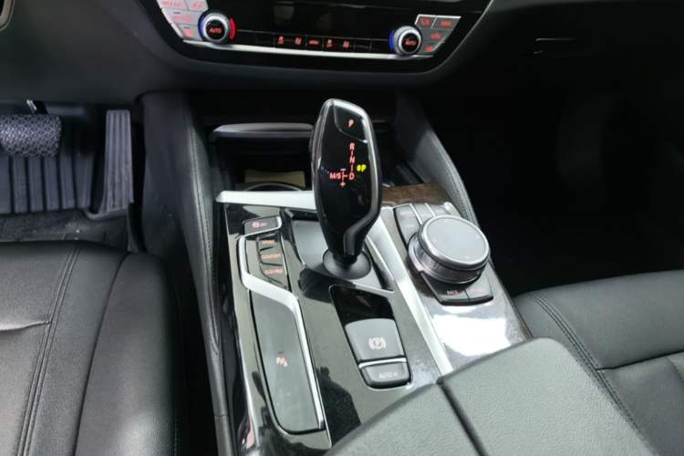 Used BMW 5 Series 2018 525Li Luxury Package Gear Lever