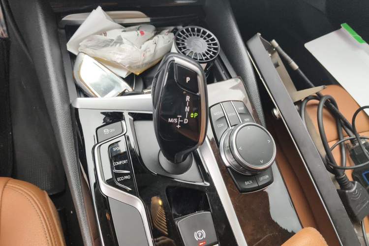 Used BMW 5 Series 2018 528Li Launch Special Edition Gear Lever