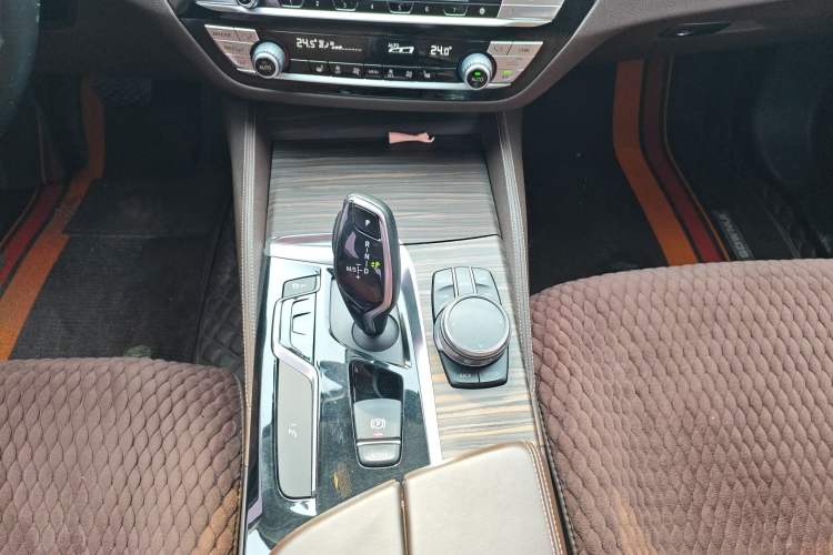 Used BMW 5 Series 2018 Revised Version 530Li Leading Edition Luxury Package Gear Lever