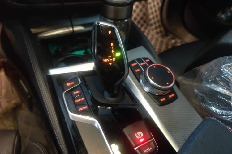 Used BMW 5 Series 2018 525i M Sport Package Gear Lever