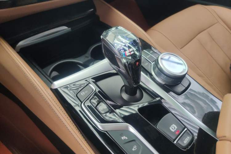 Used BMW 5 Series 2018 530Li Luxury Edition M Sport Package Gear Lever
