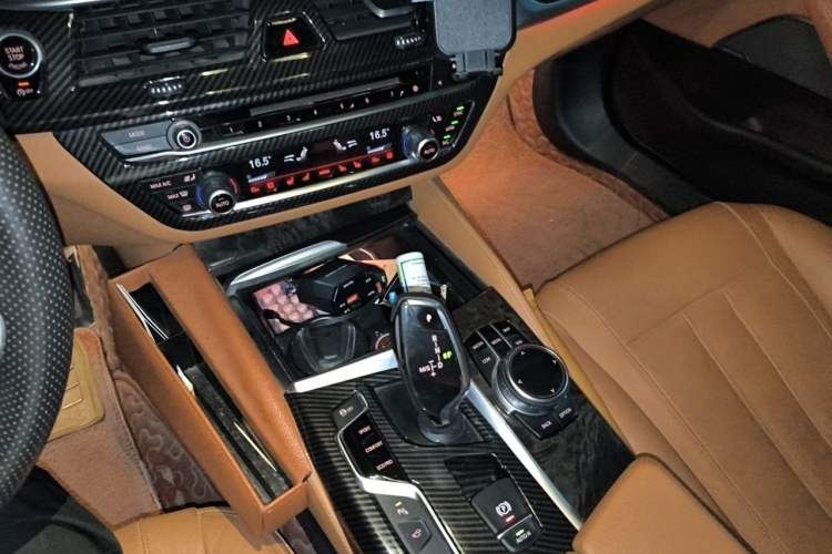 Used BMW 5 Series 2018 530Li Luxury Edition M Sport Package Gear Lever