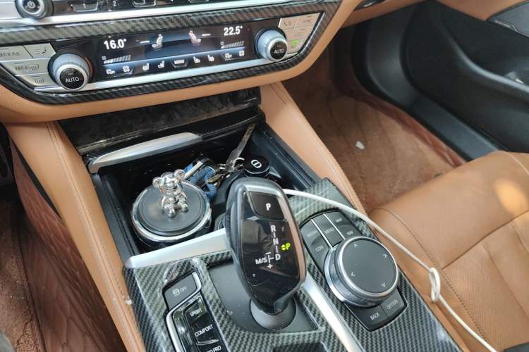 Used BMW 5 Series 2018 530Li Luxury Edition M Sport Package Gear Lever