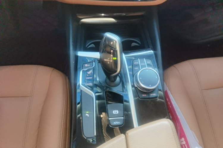 Used BMW 5 Series 2018 528Li Launch Special Edition Gear Lever