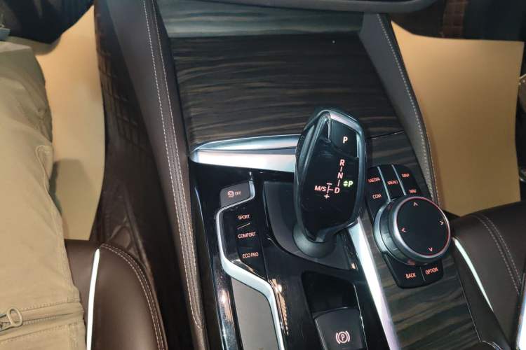 Used BMW 5 Series 2018 Revised Version 530Li Leading Edition Luxury Package Gear Lever