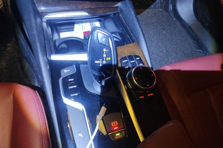 Used BMW 5 Series 2018 528Li Launch Special Edition Gear Lever