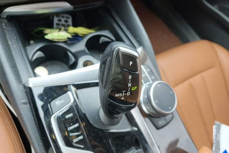 Used BMW 5 Series 2018 528Li Launch Special Edition Gear Lever