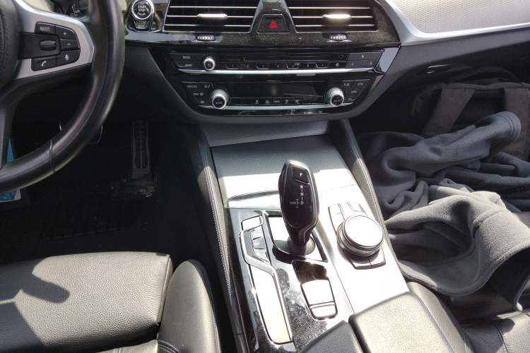 Used BMW 5 Series 2018 525i M Sport Package Gear Lever
