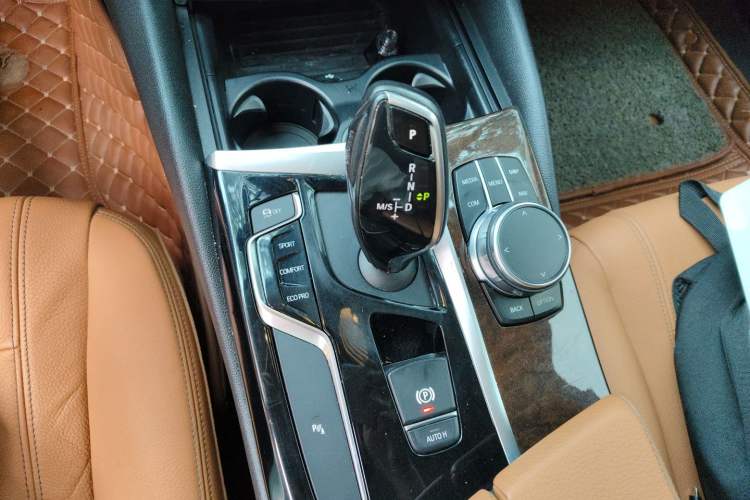 Used BMW 5 Series 2018 528Li Launch Special Edition Gear Lever