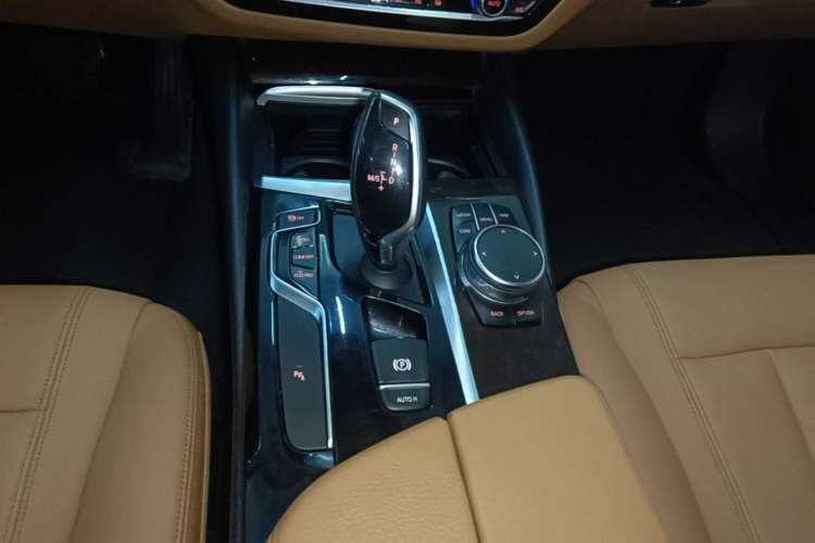 Used BMW 5 Series 2018 528Li Launch Special Edition Gear Lever