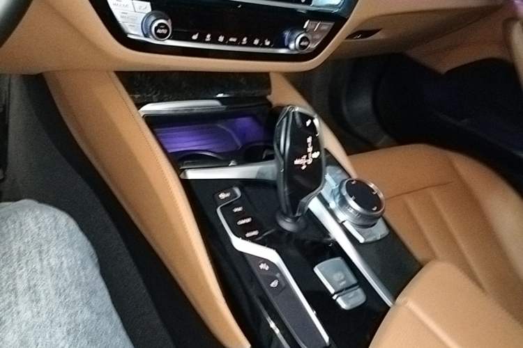 Used BMW 5 Series 2018 Restyled 530Li Leading Edition M Sport Package Gear Lever