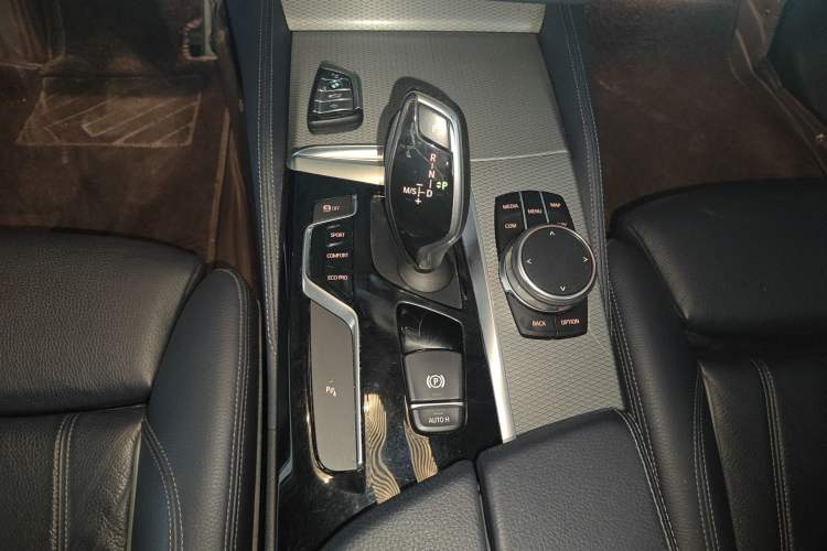 Used BMW 5 Series 2018 525i M Sport Package Gear Lever
