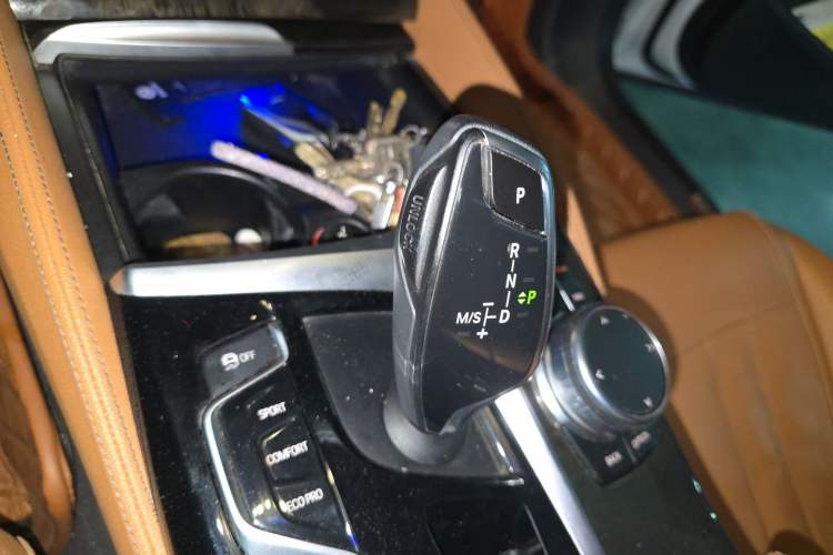 Used BMW 5 Series 2018 530Li Luxury Edition M Sport Package Gear Lever