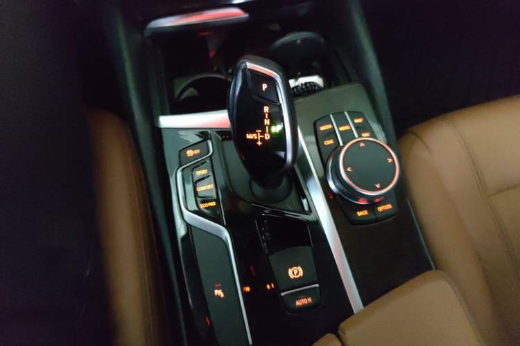 Used BMW 5 Series 2018 528Li Launch Special Edition Gear Lever