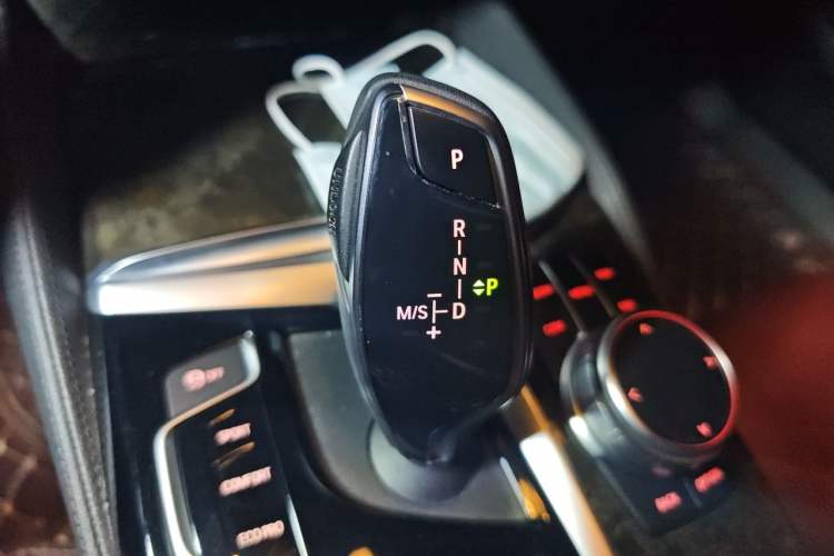 Used BMW 5 Series 2018 530Li Leading Edition Luxury Package Gear Lever