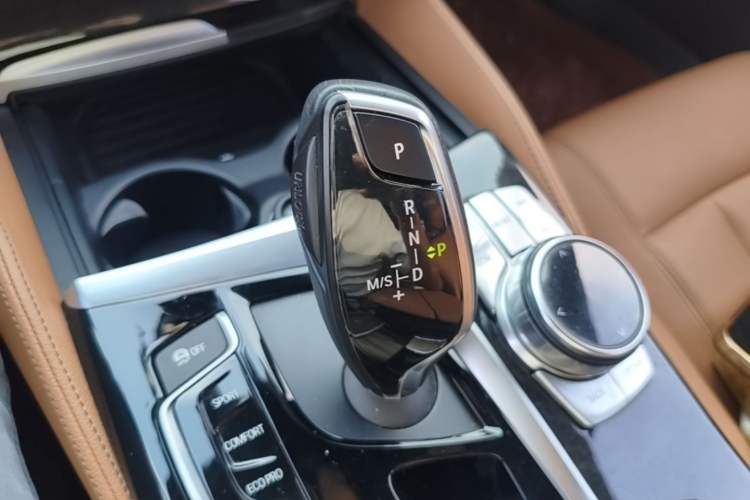 Used BMW 5 Series 2018 530Li Leading Model M Sport Package Gear Lever
