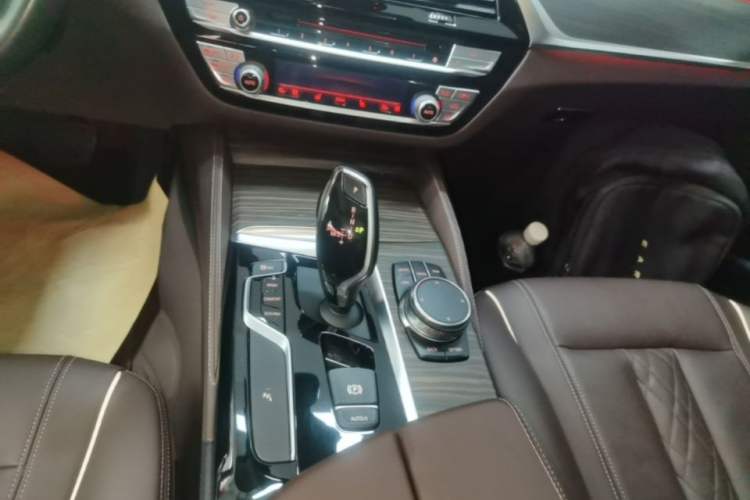 Used BMW 5 Series 2018 Revised Version 530Li Leading Edition Luxury Package Gear Lever