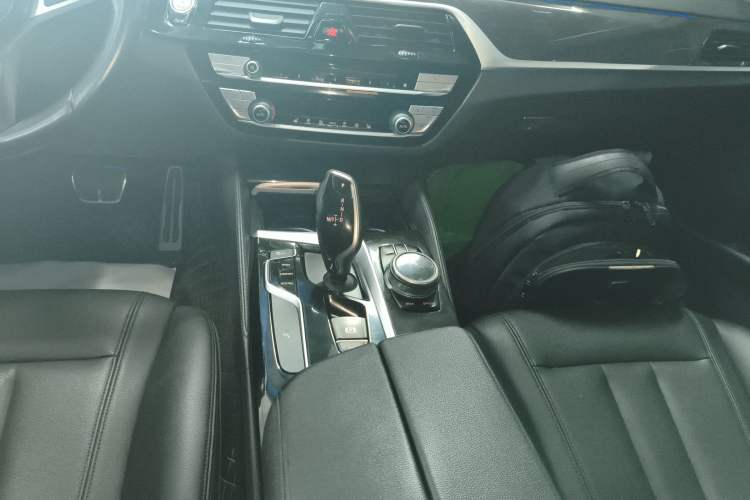 Used BMW 5 Series 2018 525Li M Sport Package Gear Lever