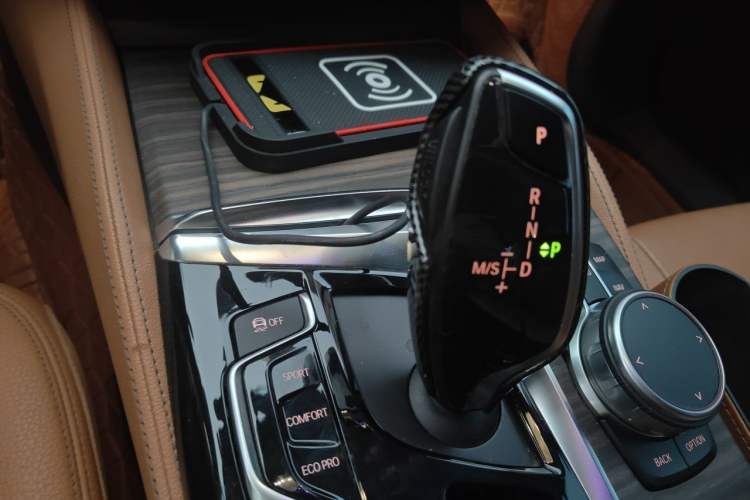 Used BMW 5 Series 2018 Revised Version 530Li Leading Edition Luxury Package Gear Lever