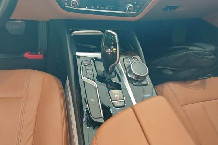 Used BMW 5 Series 2018 528Li Launch Special Edition Gear Lever