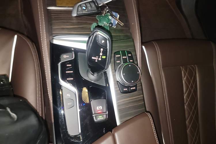 Used BMW 5 Series 2018 Facelifted 530Li Luxury Edition Premium Package Gear Lever