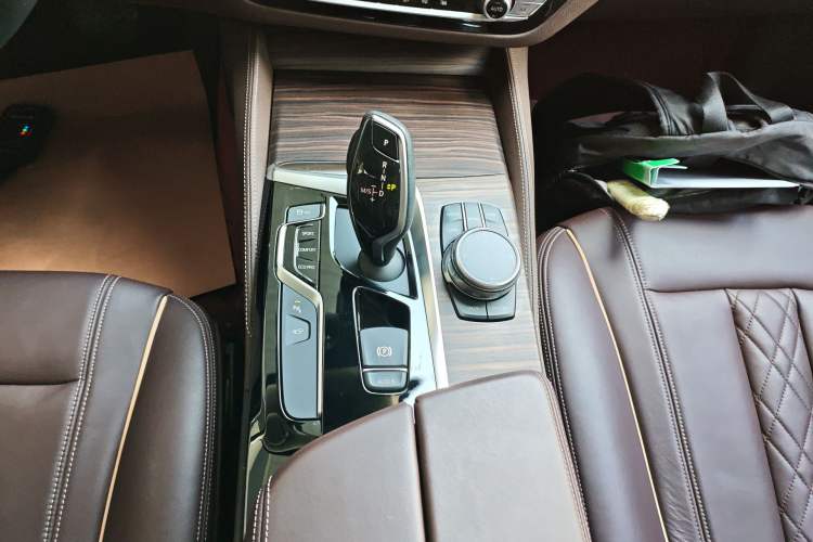 Used BMW 5 Series 2018 Revised Version 530Li Leading Edition Luxury Package Gear Lever