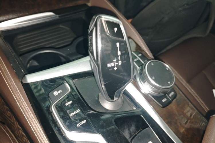 Used BMW 5 Series 2018 525Li Luxury Package Gear Lever