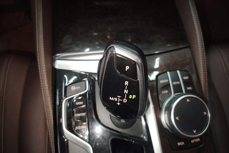 Used BMW 5 Series 2018 525Li Luxury Package Gear Lever