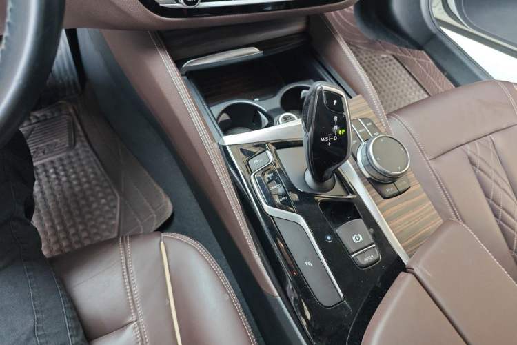 Used BMW 5 Series 2018 Revised Version 530Li Leading Edition Luxury Package Gear Lever