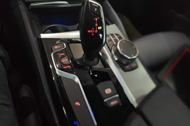 Used BMW 5 Series 2018 525i M Sport Package Gear Lever