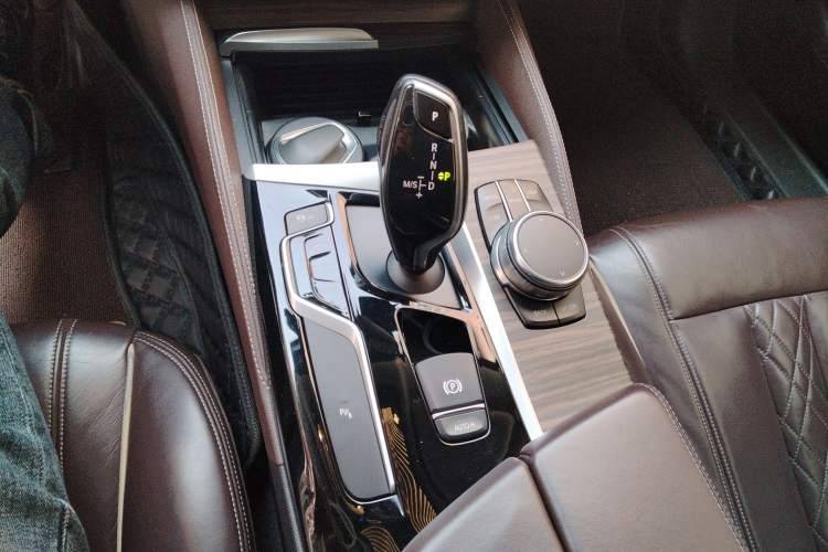 Used BMW 5 Series 2018 530Li Leading Edition Luxury Package Gear Lever