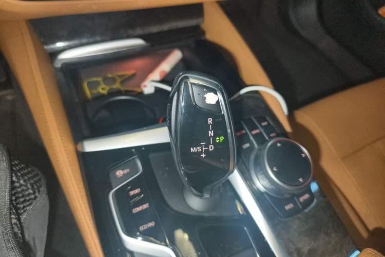 Used BMW 5 Series 2018 Restyled 530Li Luxury Edition M Sport Package Gear Lever