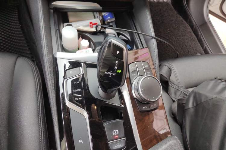 Used BMW 5 Series 2018 525Li Luxury Package Gear Lever