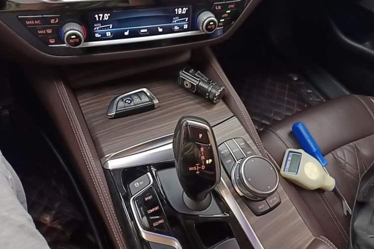 Used BMW 5 Series 2018 530Li Luxury Edition Premium Package Gear Lever