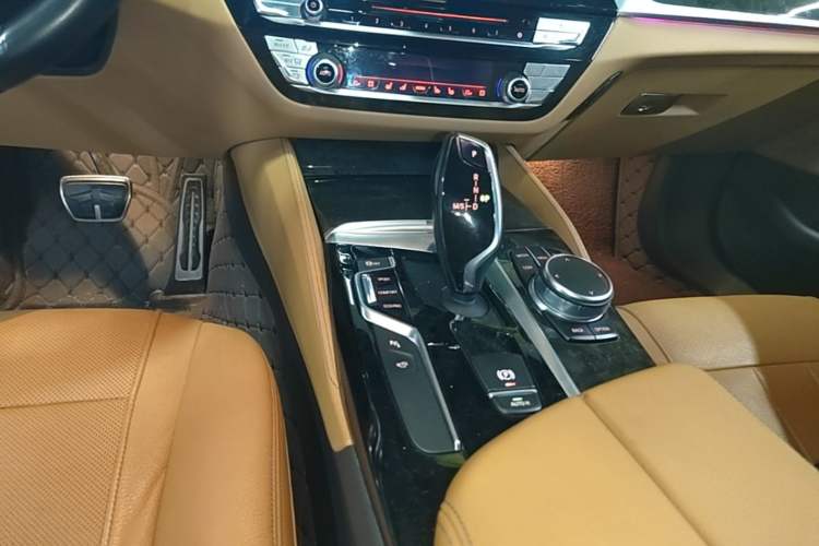 Used BMW 5 Series 2018 530Li Luxury Edition M Sport Package Gear Lever