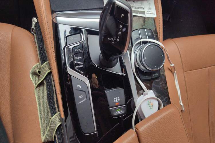 Used BMW 5 Series 2018 Restyled 530Li Luxury Edition M Sport Package Gear Lever