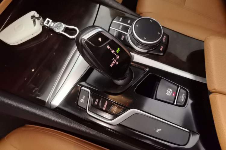 Used BMW 5 Series 2018 528Li Launch Special Edition Gear Lever